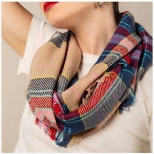 🆕🍁💕 NWT Boutique Beige Plaid Infinity Scarf